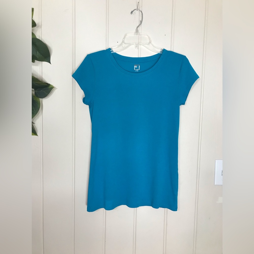 Ladies JCPenney Blue Round Neck Blouse
Size Large 12 - 14
Stretch Material 
100… - Picture 11 of 16